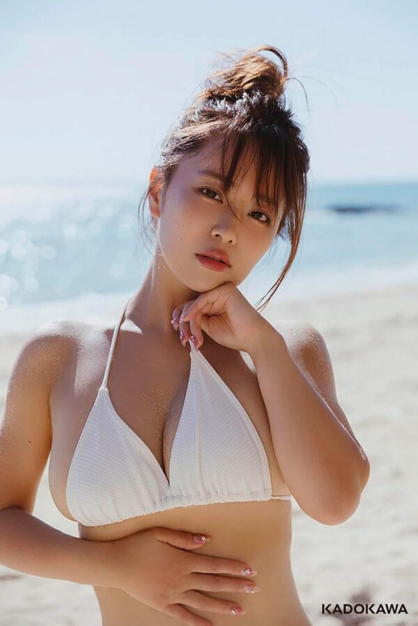 Yuka Iguchi Photobook MORE MORE MORE - Image 2